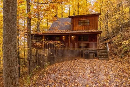 Cozy Secluded 1 BR 2Bath, 1 Free attractions ticket included, hot tub, wifi, arcade, grill, Sevierville