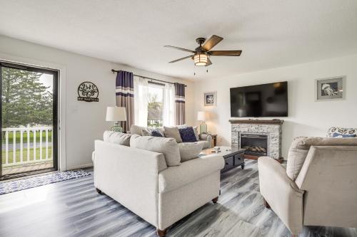 Coastal Home with Fire Pit 3 Mi to Bethany Beach!