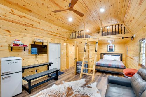 Mead Studio Cabin Near Lake Texoma and Marina! in Mead, USA