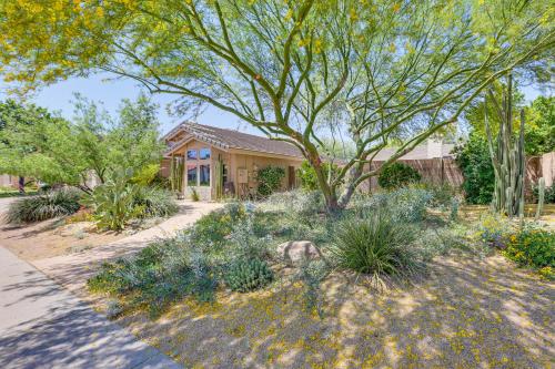 Pool and Patio Access Sunny Phoenix Casita! in North Phoenix