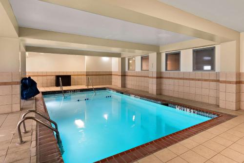 Quality Inn Memphis Northeast Near I-40 - 수영장