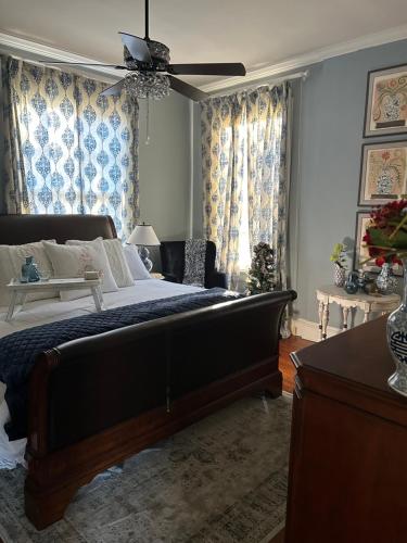 . Jenny's Downtown Hideaway Bed and Breakfast
