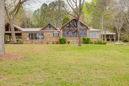 Lakefront Leesburg Home with Private Dock and Ramp!