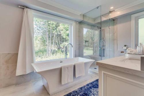 Large Estate with Luxury Collection of Amenities in King City (ON)