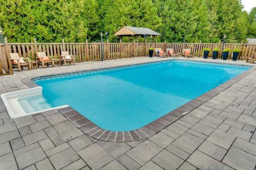 Large Estate with Luxury Collection of Amenities in King City (ON)
