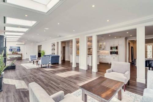 Large Estate with Luxury Collection of Amenities in King City (ON)