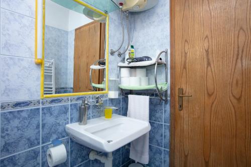 Apartment Zecevo Rtic 17129b - image 3