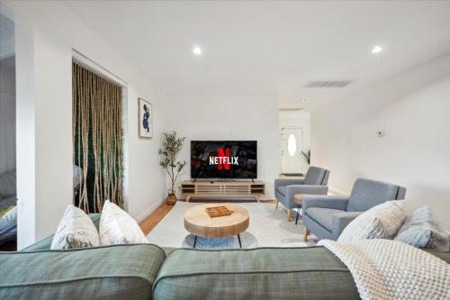 Chic Boho Retreat - Pool, Patio, Mini Golf & Arcade, Mins from Universal Studios!, Los Angeles (fotografie 7)