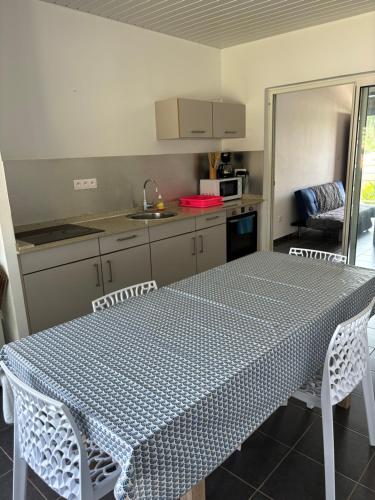 T2 Kaz' du Littoral - Cayenne à 1 min de la plage (T2 Kaz' du Littoral - Cayenne a 1 min de la plage) in كاين