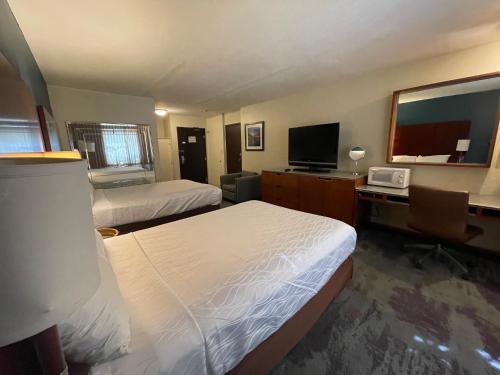 Sunrise Hotel - image 11