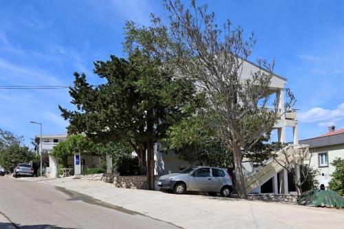 Apartments with a parking space Pag - 18345 - main image