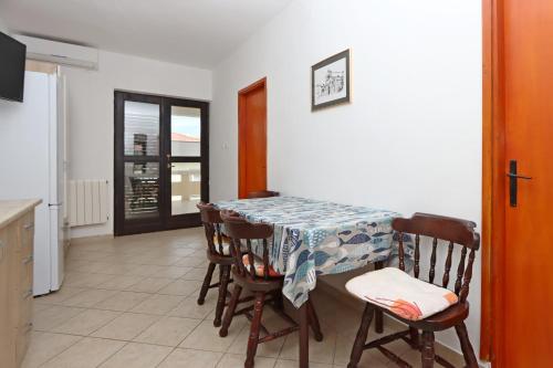 Apartments with a parking space Pag - 18345 - image 7