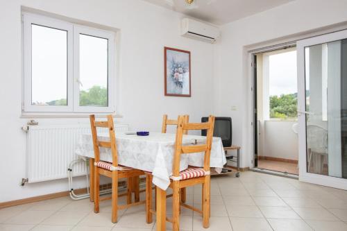 One-Bedroom Apartment with Balcony image 5