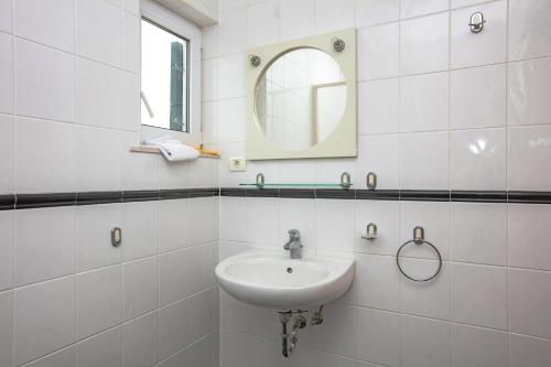 One-Bedroom Apartment with Balcony image 10
