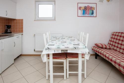 One-Bedroom Apartment with Balcony image 4