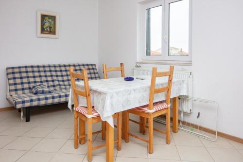 One-Bedroom Apartment with Balcony image 4