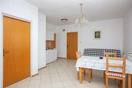 One-Bedroom Apartment with Balcony image 3