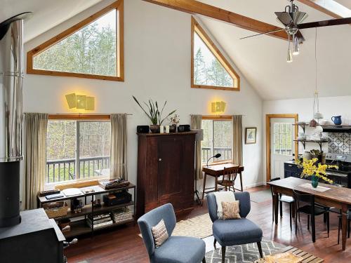 Serene Retreat on a Stream in Phoenicia, USA