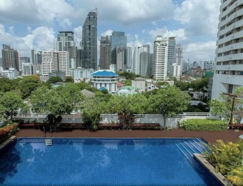 Serene 53 Sqm - BTS Thong Lo - Ultra Fast WiFi - image 8