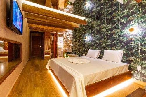 Superior King Suite image 4