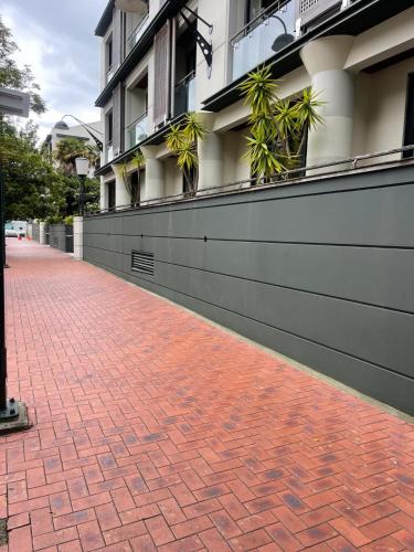 Cosy City Centre studio w/ balcony, Auckland (photo 5)