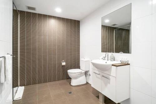 Bright & Chic with Unbeatable Proximity - image 7