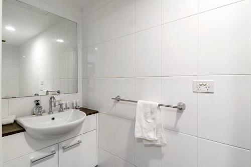 Bright & Chic with Unbeatable Proximity - image 5