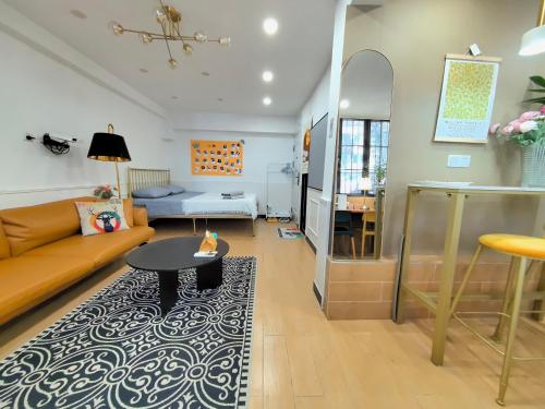 Shanghai Hills & Zinn Changle Road Homestay Near Line1 & Line12 South Shanxi Rd - image 4