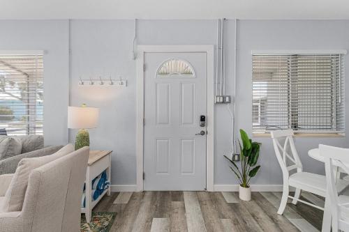 171 Washington - Dune Our Thing - Unit D - Fabulous Pool Home! home in Fort Myers Beach, USA