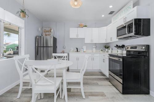 171 Washington - Dune Our Thing - Unit B - Fabulous Pool Home! home in Fort Myers Beach, USA