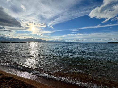 Inn at South Lake Tahoe - 해변