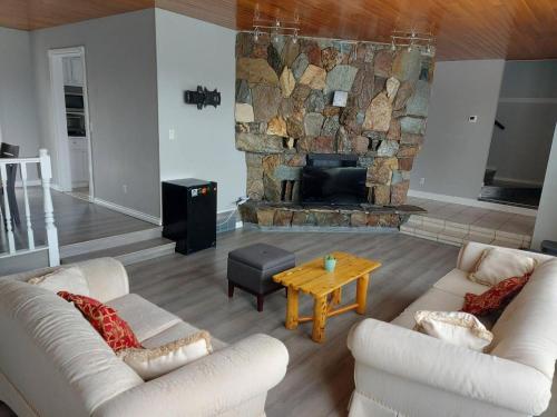 Specious Kamloops House for relaxation with great view in prestigious Sahali.