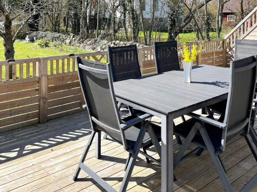 Фасада на хотела, star holiday home in FaRJESTADEN in Spjutterum