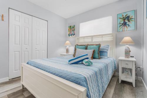 171 Washington - Dune Our Thing - Unit A - Fabulous Pool Home! home in Fort Myers Beach, USA