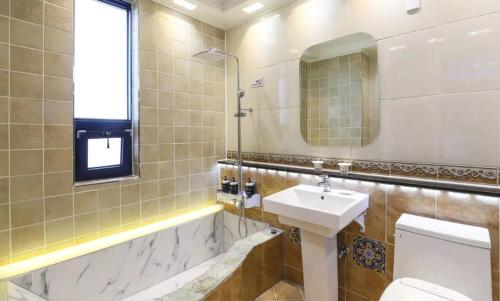 room detail thumbnail 2