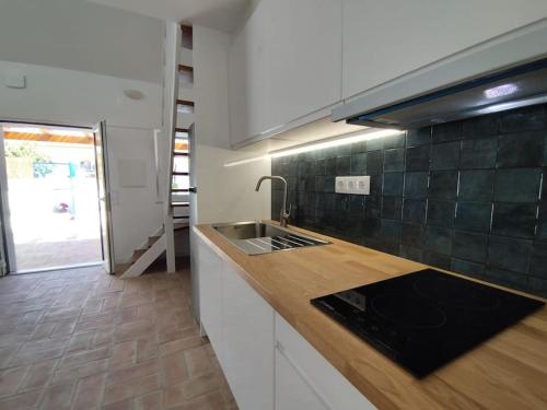 28 Casa do Avô - 2Km from the beach (28 Casa do Avo - 2Km from the beach) in Alfarim