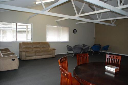 ห้องส่วนกลางสำหรับนั่งเล่น/ดูทีวี, Aero Auckland Airport in ท่าอาศยานโอ๊คแลนด์