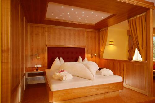 Suite with Mountain View