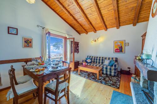  Magic Woodland Escape Lake View - Happy Rentals in Caprezzo