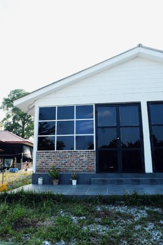 Exterior view, Qimmy Riverside Guesthouse in Kedai Buluh