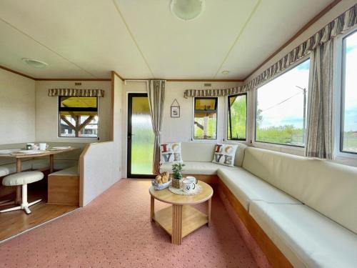 2 bedrooms, 4 beds