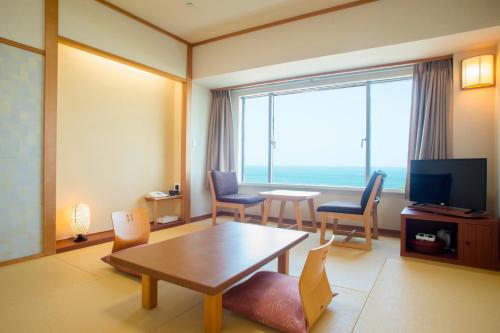 Five Futon Japanese Style Room with Ocean View - Non-Smoking