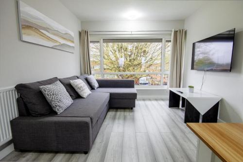 Stylish 2BR Retreat - Near Station, Free Parking