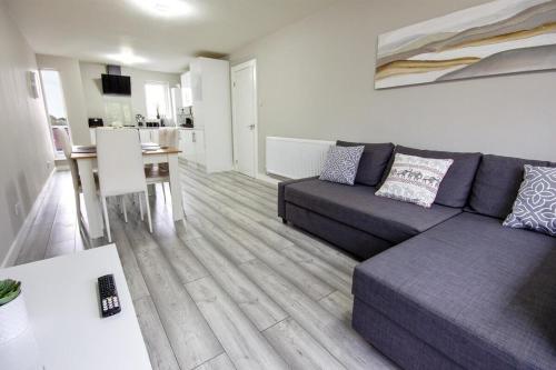 Stylish 2BR Retreat - Near Station, Free Parking