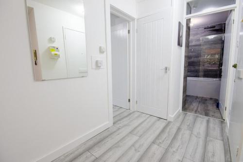 Stylish 2BR Retreat - Near Station, Free Parking