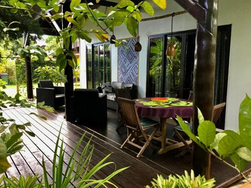 Faré Anaiti Moorea (Fare Anaiti Moorea) in ニュウラ