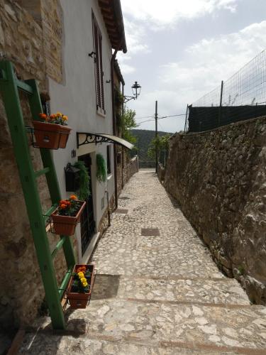 SCAPPO IN UMBRIA, Vicoletto