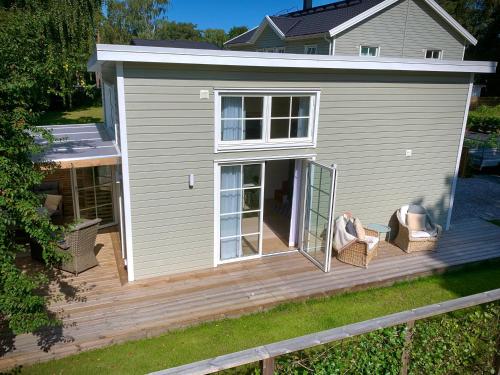 Strandnära, pergola, P-plats, nära Eurovision - Höllviken