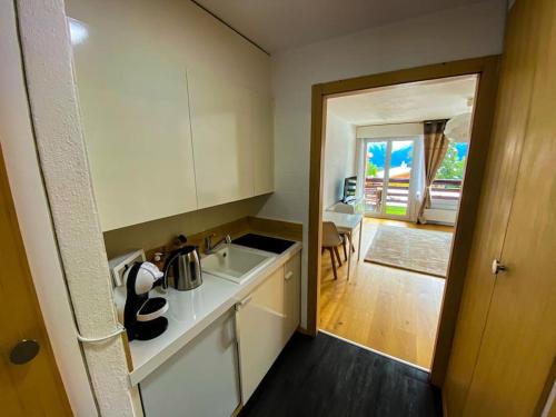 Studio cosy au calme avec terrasse vue sur Alpes in Crans Montana