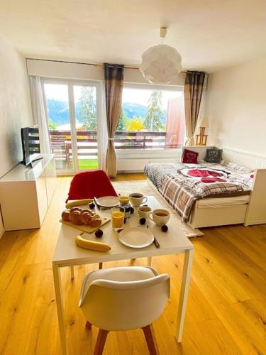 Studio cosy au calme avec terrasse vue sur Alpes in Crans Montana